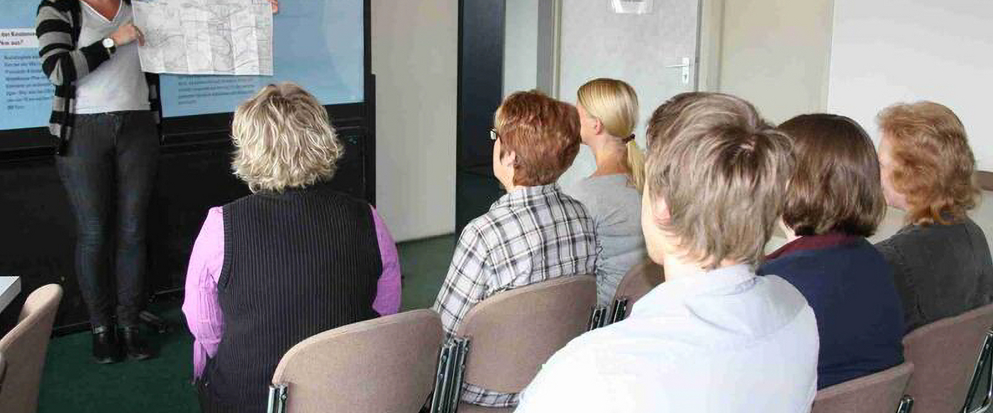 Auch etwas Theorie ist ein Teil des Trainings. (Foto: VKU)